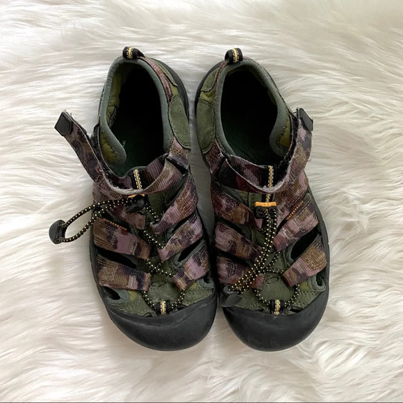 Keen Newport H2 Sandals 5 Big Kids Camo Green - Picture 2 of 3